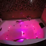 Charming House In With Jacuzzi *