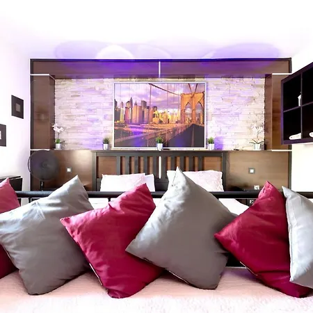 Σπίτι διακοπών Charming House In With Jacuzzi