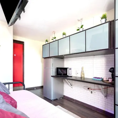 Σπίτι διακοπών Charming House In With Jacuzzi *