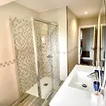 Charming House In With Jacuzzi בית נופש
