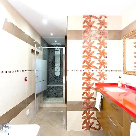 Charming House In With Jacuzzi 펜션