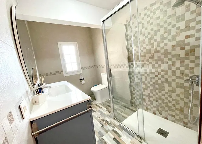 Semesterbostad Charming House In With Jacuzzi San Isidro (Tenerife)