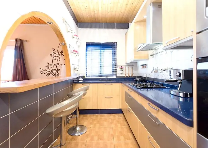 Charming House In With Jacuzzi Nyaraló